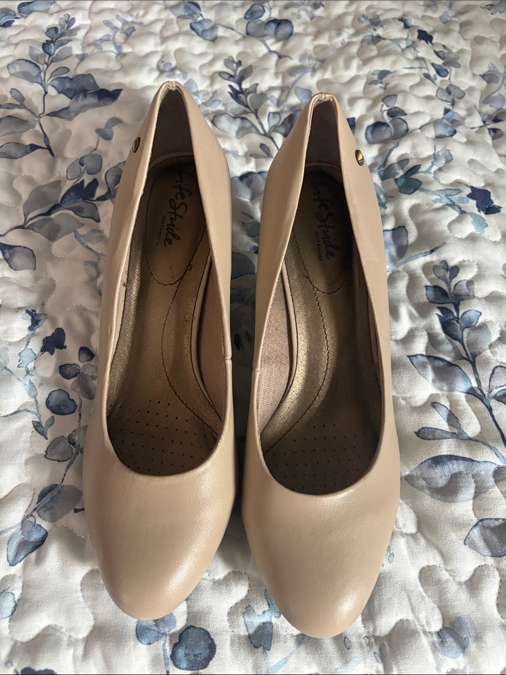 Life Stride Blush Beige Rounded Toe Heel Pumps